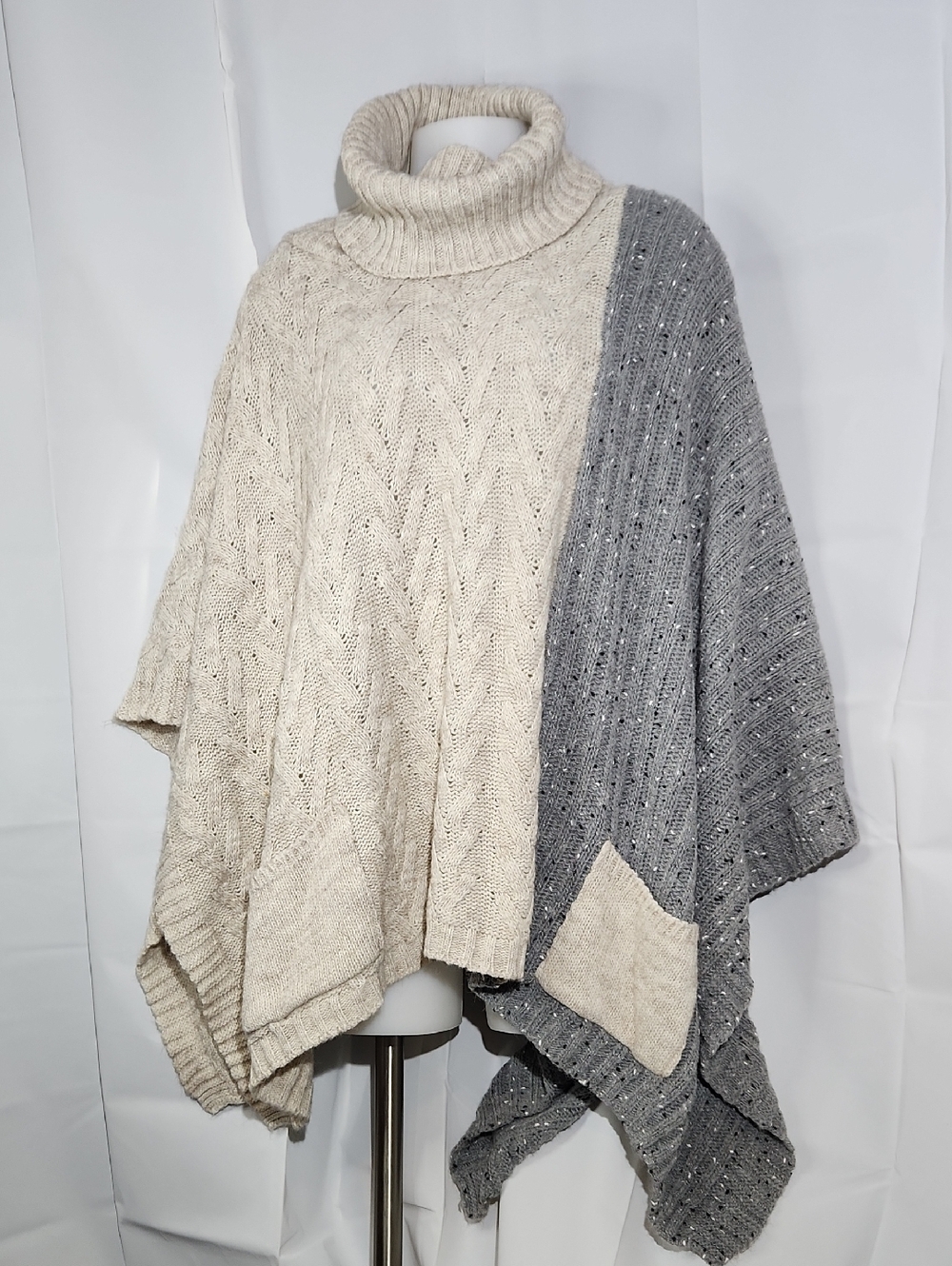 Turtleneck Cable-Knit Colorblock Poncho Sweater - Cream & Gray